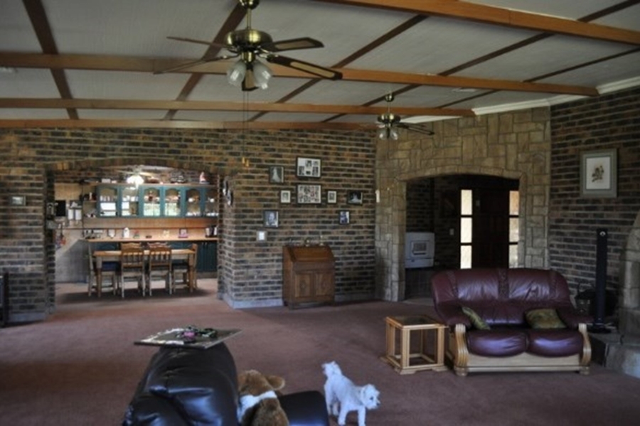 9 Bedroom Property for Sale in Vaaldam SH Free State